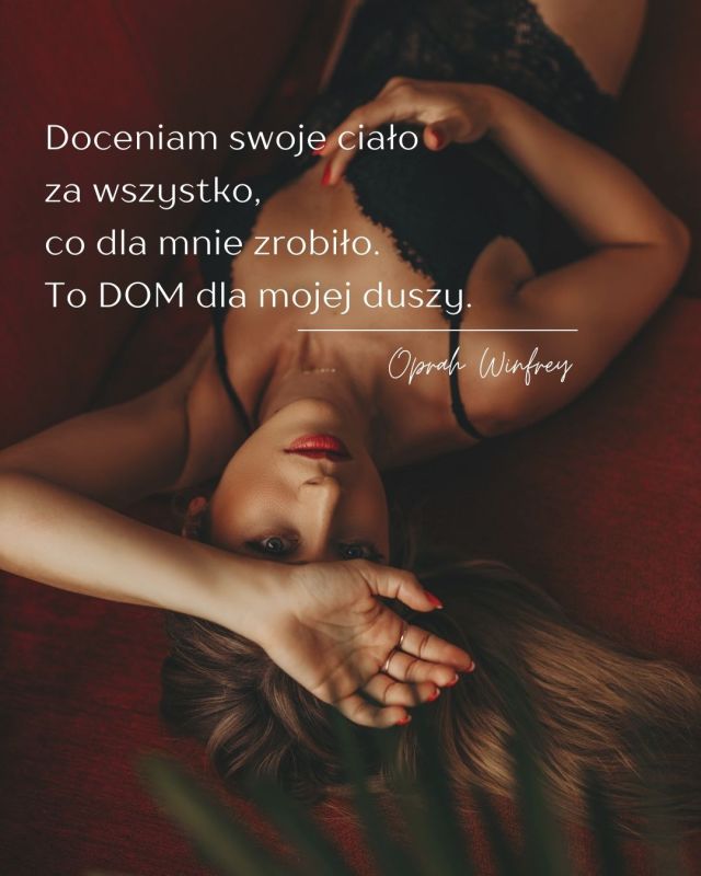 Zatrzymaj się na chwilę i pomyśl o tych słowach. Jak często dziękujemy naszemu ciału za to, że codziennie niesie nas przez życie? Za to, że jesteśmy zdrowi, możemy normalnie funkcjonować i robić tak wiele wspaniałych rzeczy? ❤ Dużo częściej niestety potrafimy narzekać: na pierwsze siwe włosy, zmarszczki, nowe kilogramy...

Dziś ruszam z nową serią postów, które przypomną nam, jak ważna jest wdzięczność wobec swojego ciała i siebie samej. Co piątek będzie pojawiał się nowy post w takiej formie - trzymajcie za mnie kciuki, bo regularność to nie jest moja najlepsza strona 😉

📸 Jako fotografka mam przywilej uwieczniania Waszej wyjątkowości – tej widocznej na zewnątrz, ale też tej, która płynie z wnętrza. Każda blizna, linia, zmarszczka – to historia, którą warto docenić i zaakceptować. Im szybciej to zrobimy tym łatwiej będzie nam się żyło we własnej skórze 🙂

✨ Chcę, by ta seria była nie tylko inspiracją, ale też zaproszeniem do refleksji: za co Ty dziś możesz podziękować swojemu ciału?

Podziel się w komentarzu swoją myślą – niech ta przestrzeń stanie się miejscem, w którym razem celebrujemy swoją kobiecość. 💕

#sesjakobieca #sesjakobiecawrocław #kobietaszczęśliwa #wroclawgirl #inspiracja #ciałopozytywność  #kobietykobietom #motywacja #fotografwroclaw #girlbosspl #chwiladlasiebie #vouchernasesje #kobiecafotoszkoła #niezleaparaty #jesteśważna #wroclaw #trzebnica #oleśnica #dolnyśląsk #fotografwroclaw

SESJA KOBIECA WROCŁAW | FOTOGRAF WROCŁAW